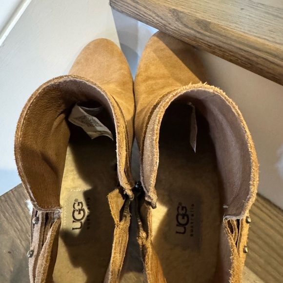 UGG Boots - Picture 7 of 8